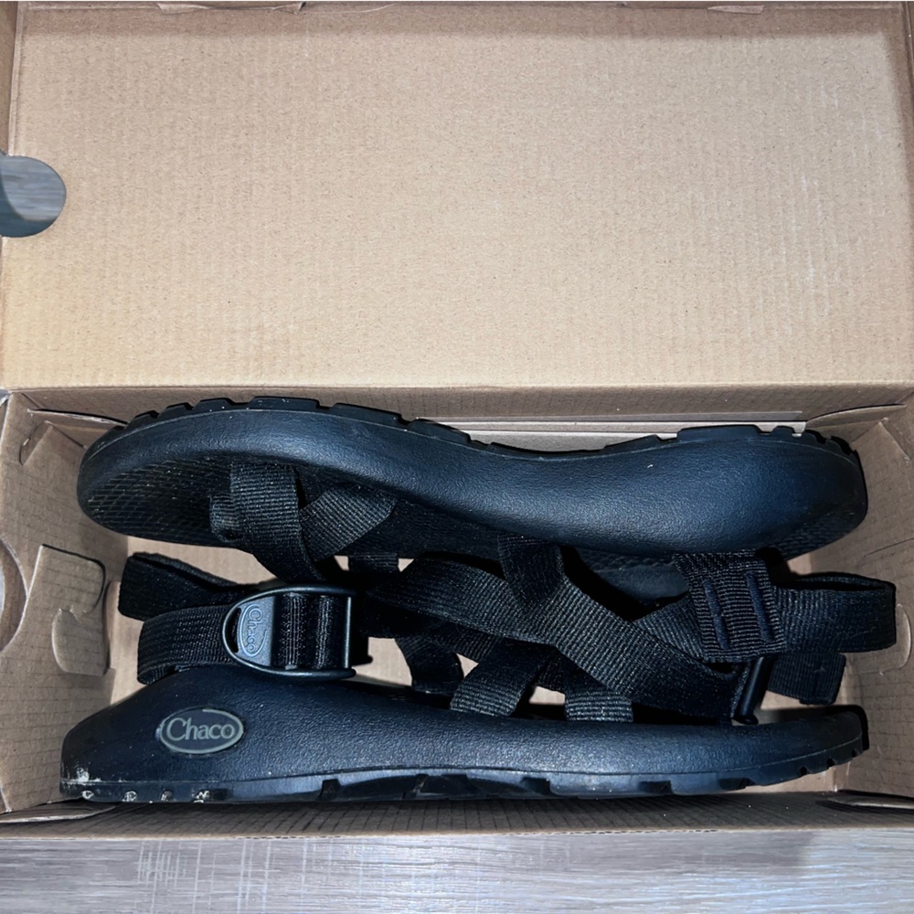 ✨Women’s Chaco Classic Black Strapped Sandals - Size 8